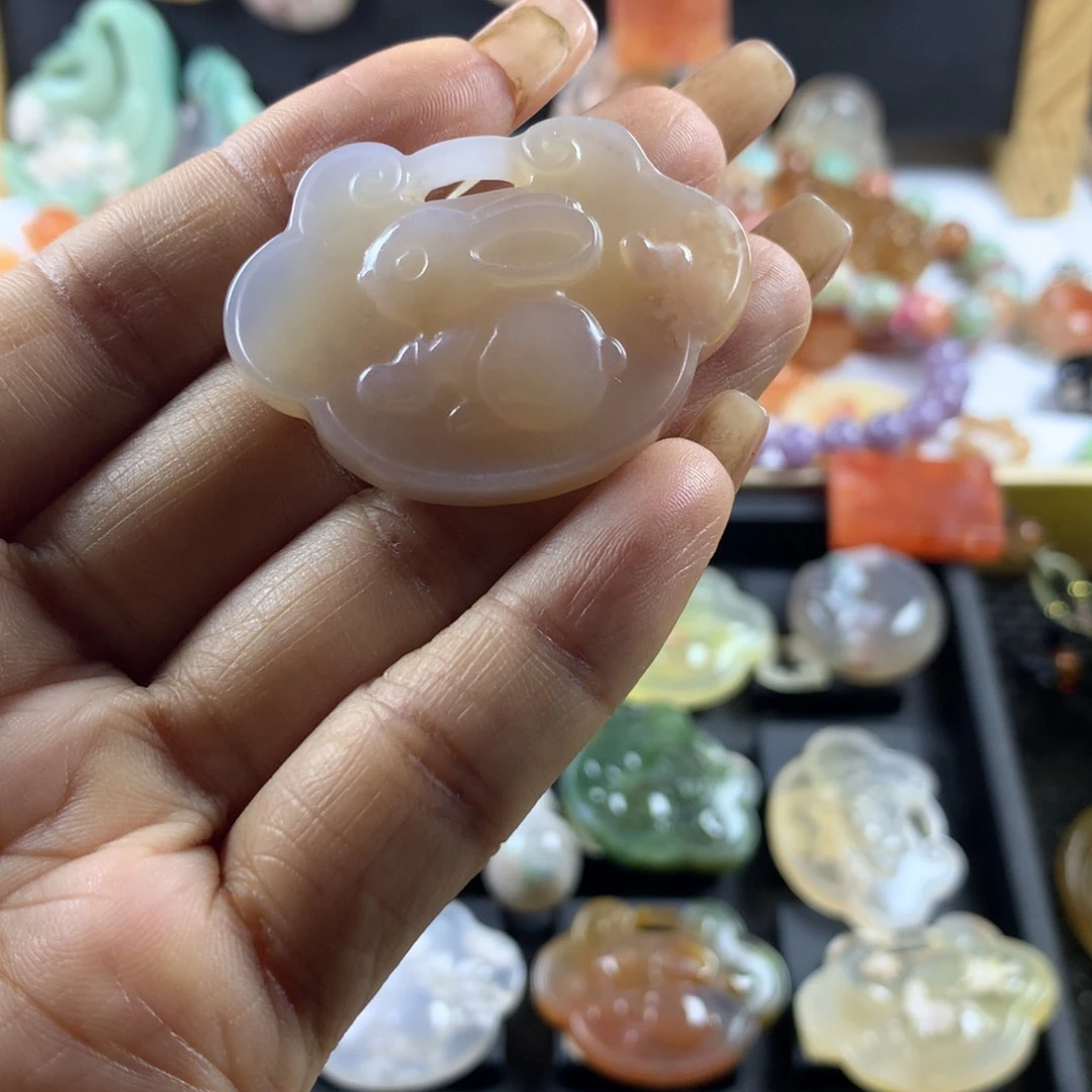 合金查罗石颈饰给****?樱花