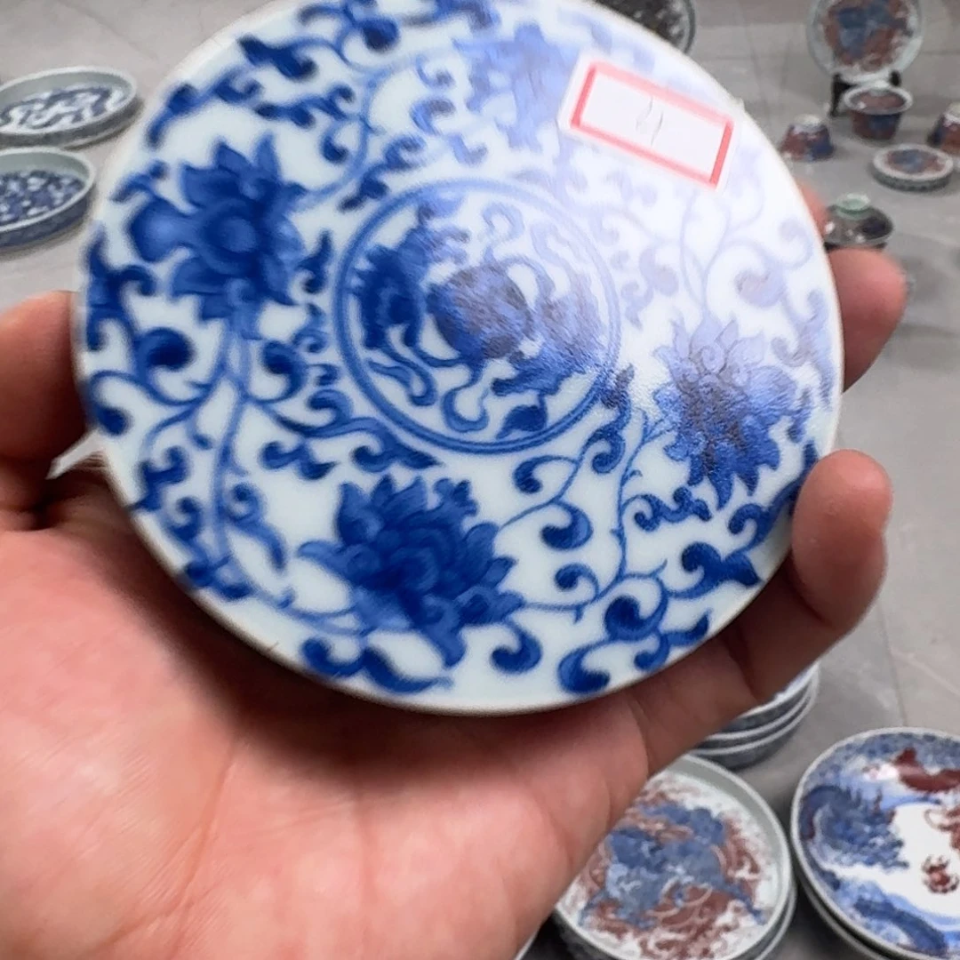 杯青花缠枝莲盖置