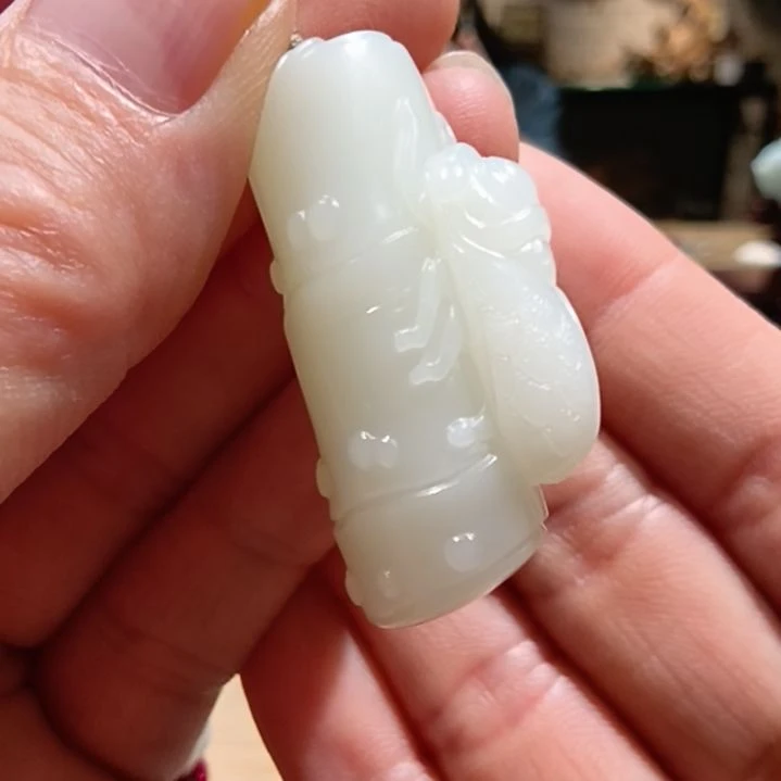 乌***。颈饰未镶嵌和田玉（白玉）