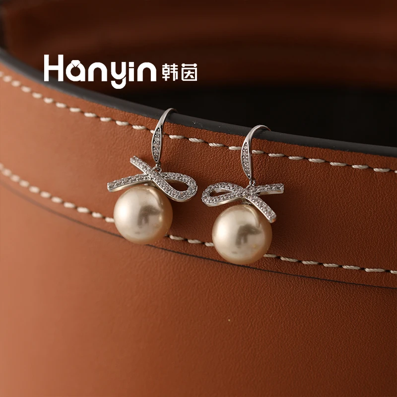 铜合金合成锆石耳饰 时尚百搭灵动蝴蝶结珠珠耳环精致优雅耳饰