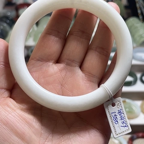 未镶嵌手镯和田玉知****）