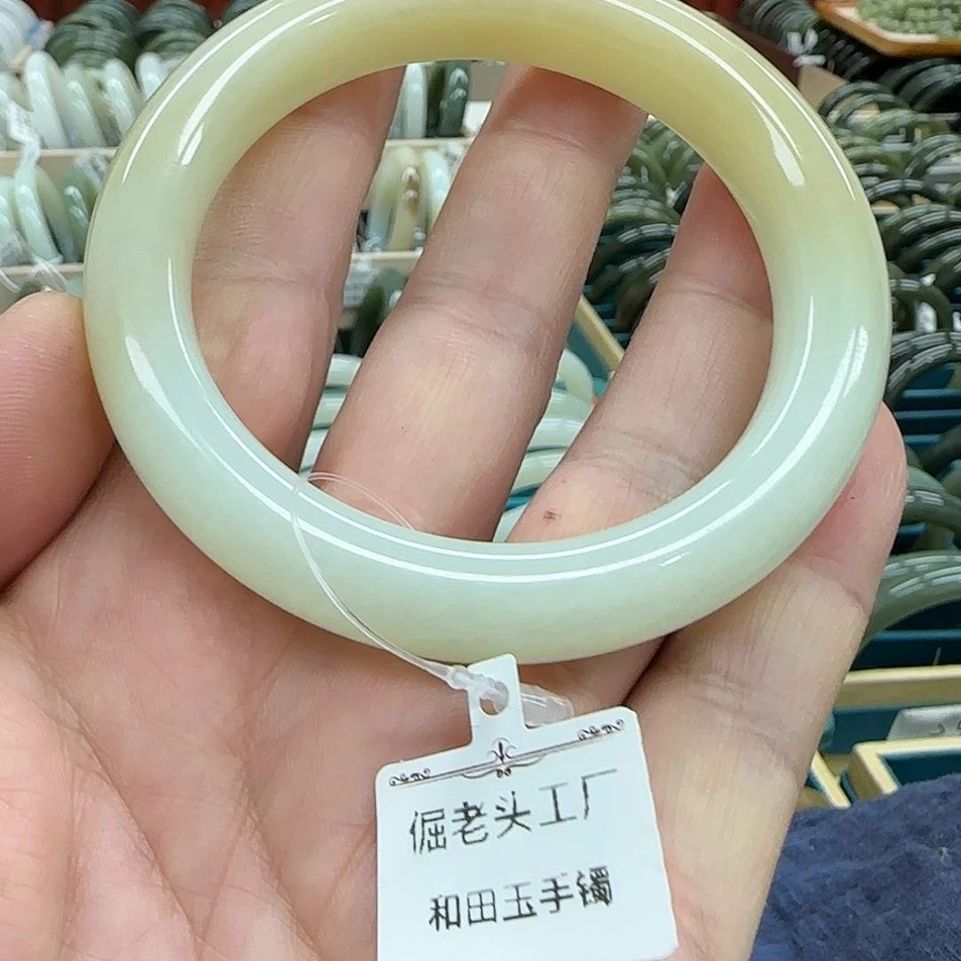 和田玉手镯未镶嵌落**语