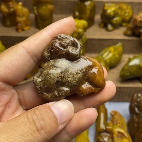 蛇纹石玉未镶嵌颈饰7