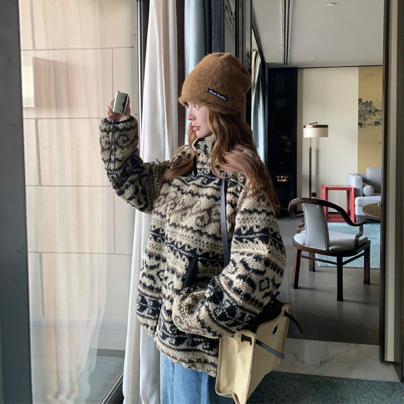 甜酷氛围感羊羔毛皮毛一体外套2025冬季新款复古韩系保暖加厚棉衣