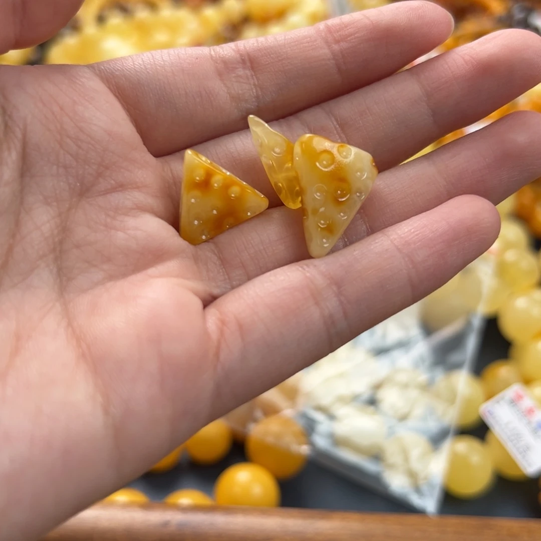 未镶嵌琥珀珠宝奇石