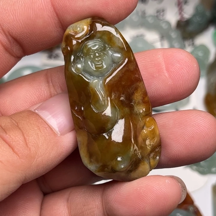 翡翠未镶嵌颈饰佛