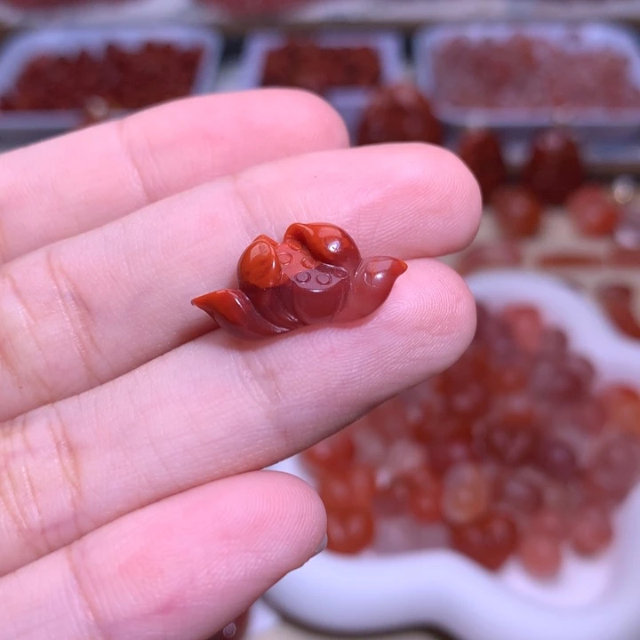 南红玛瑙未镶嵌珠宝半成品牛血荷花