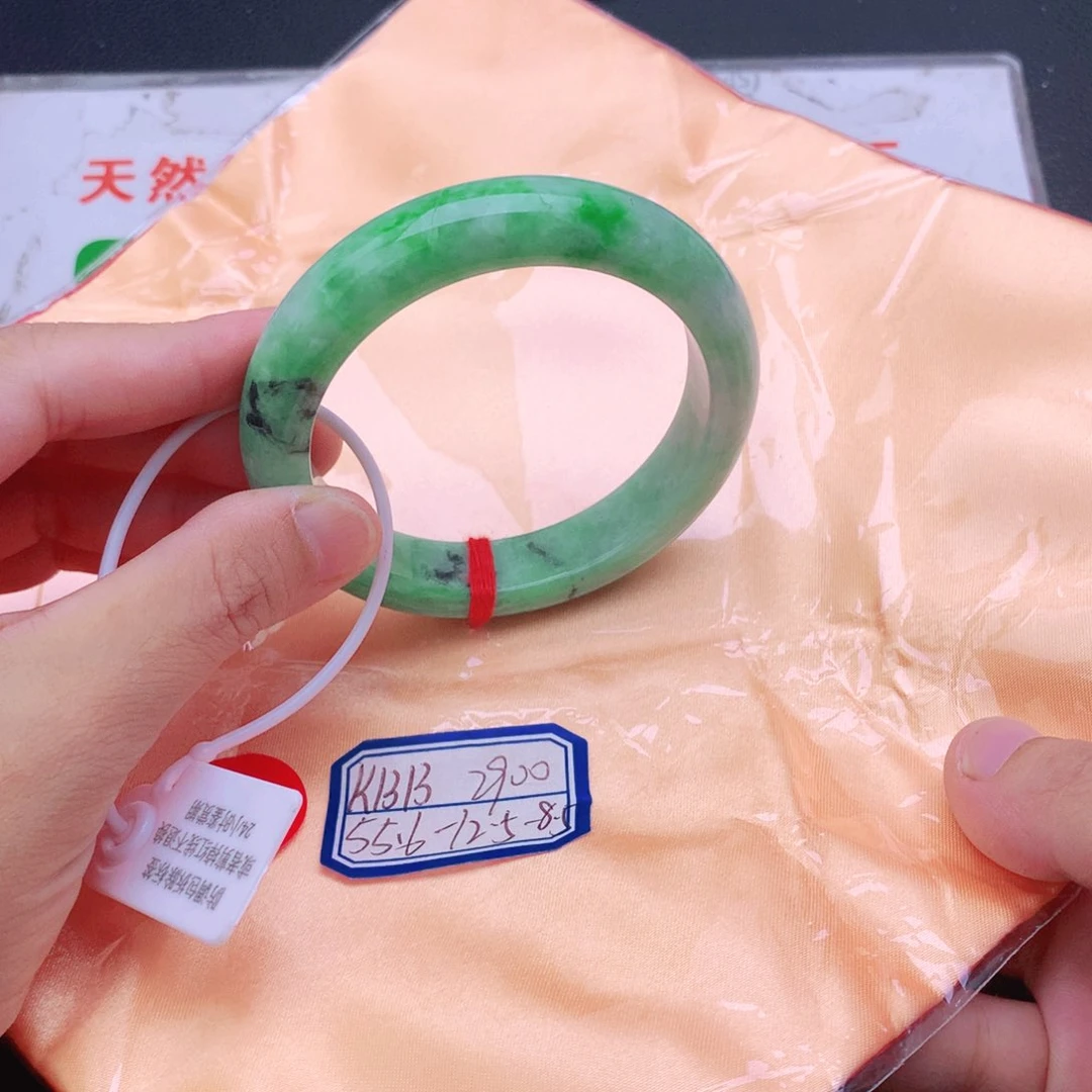翡翠手镯未镶嵌翡翠
