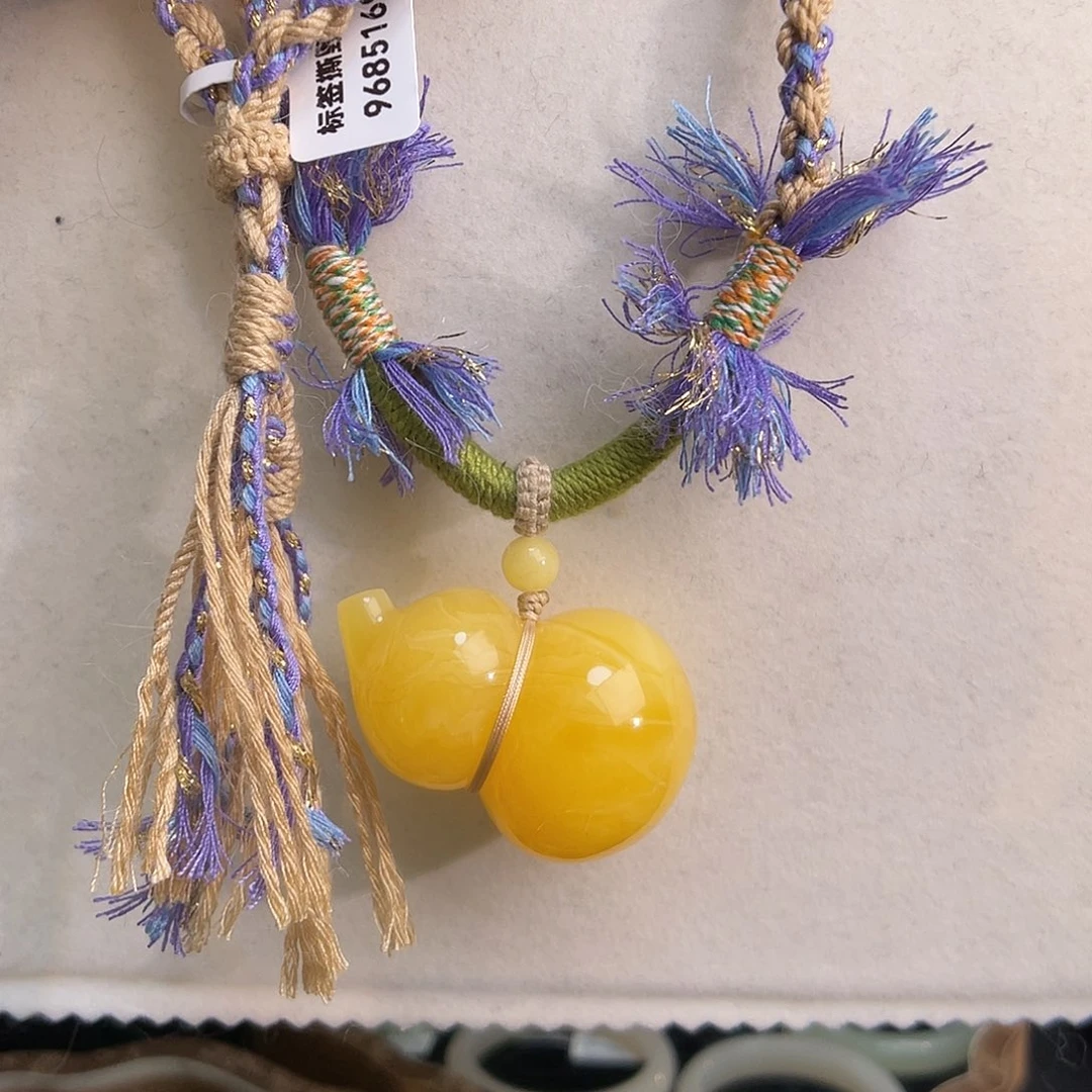 蜜蜡未镶嵌颈饰葫芦