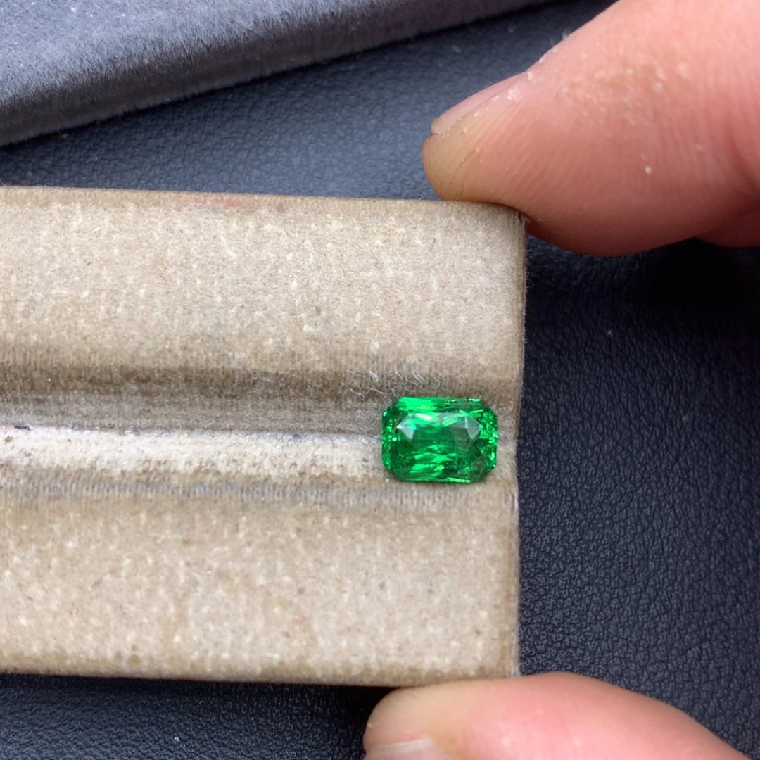 未镶嵌裸石石榴石（沙弗莱）1.63ct