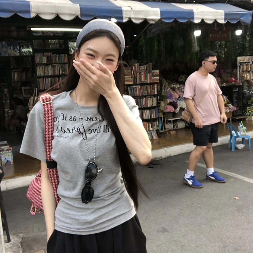 2025短袖t恤女夏季穿搭灰色修身chic韩系设计感独特绝美小上衣
