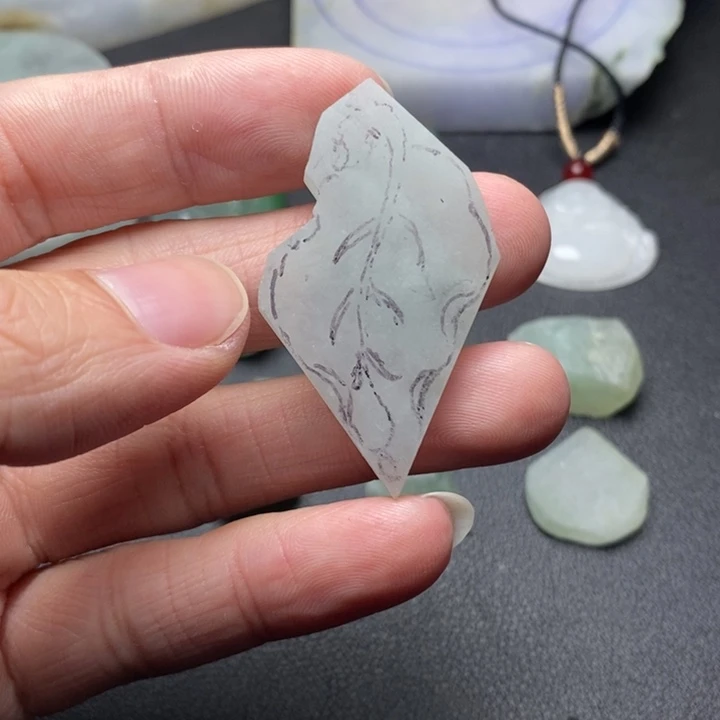 翡翠未镶嵌颈饰翡翠未镶嵌颈饰