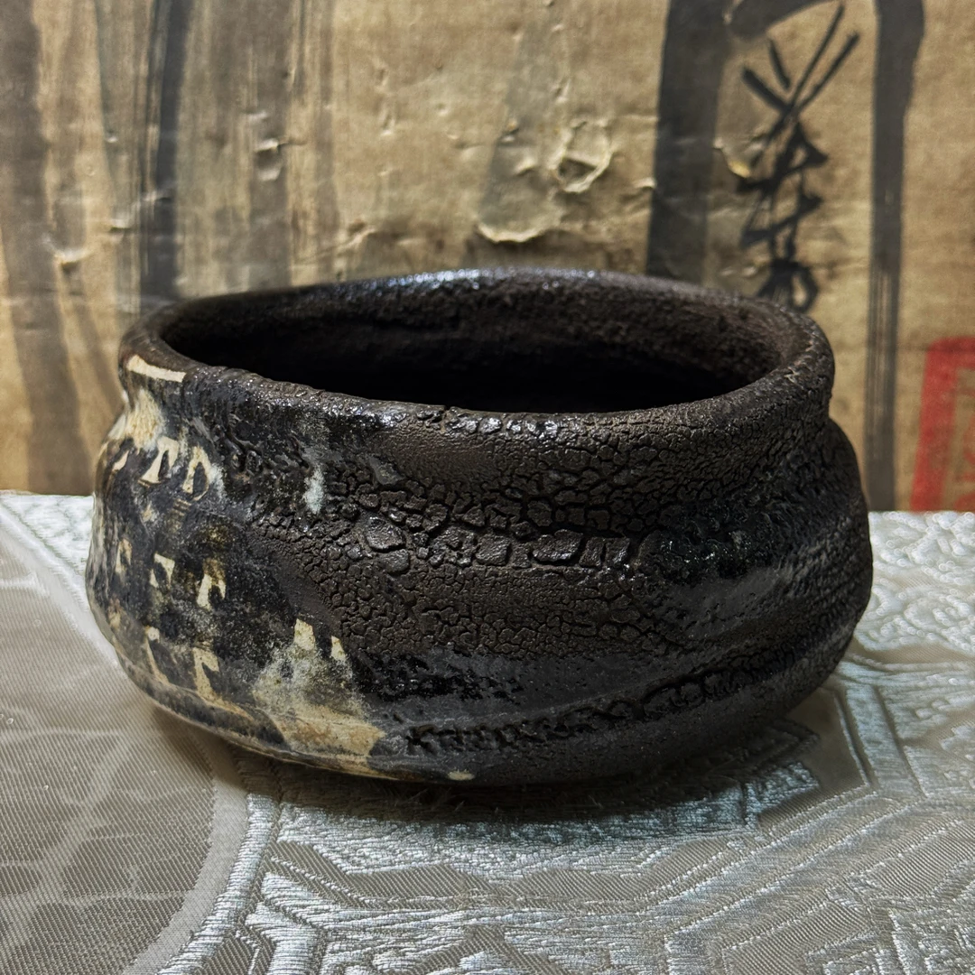 日本茶陶·古黑织部·石裂荒肌·沓茶碗｜建水