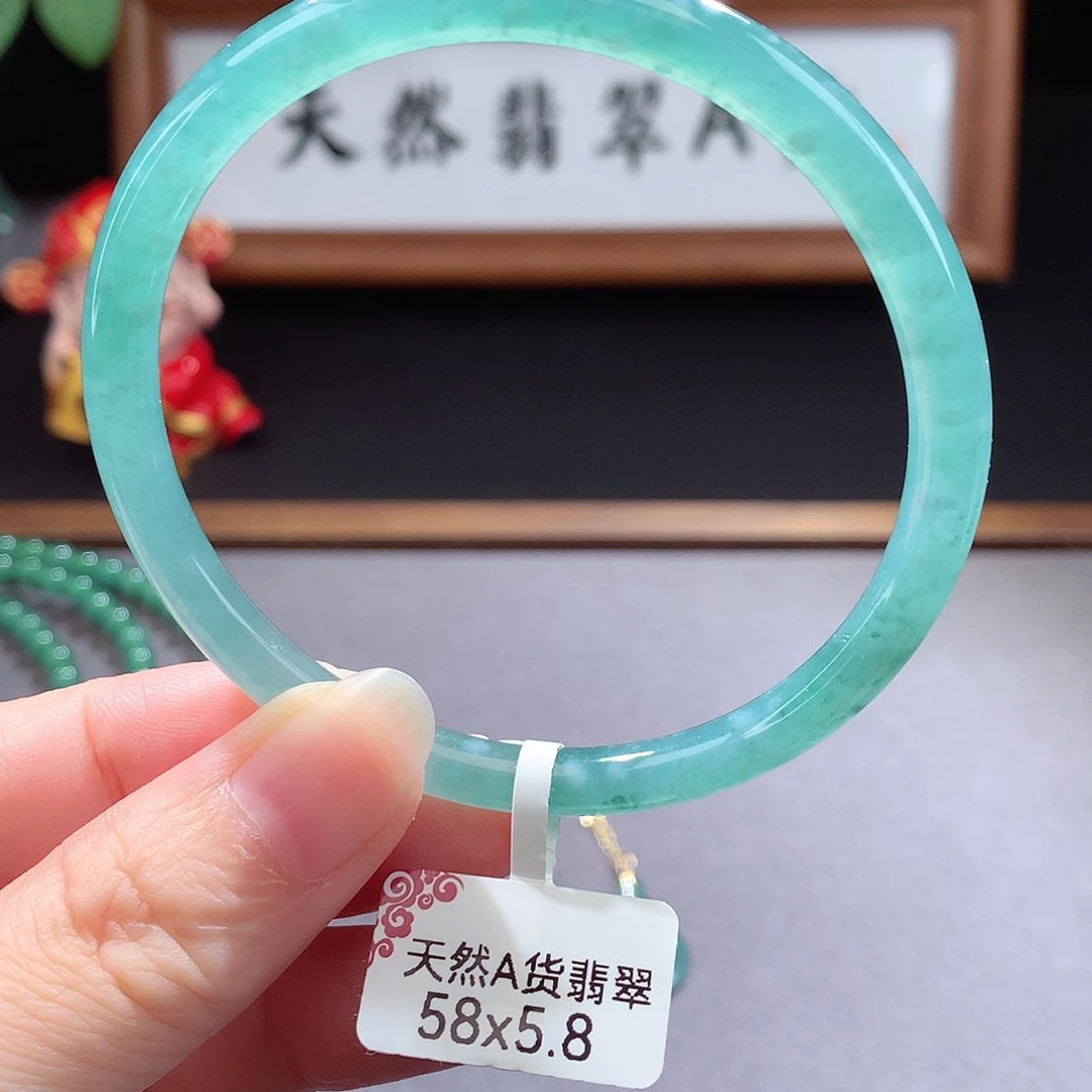 未镶嵌手镯（圆镯）翡翠