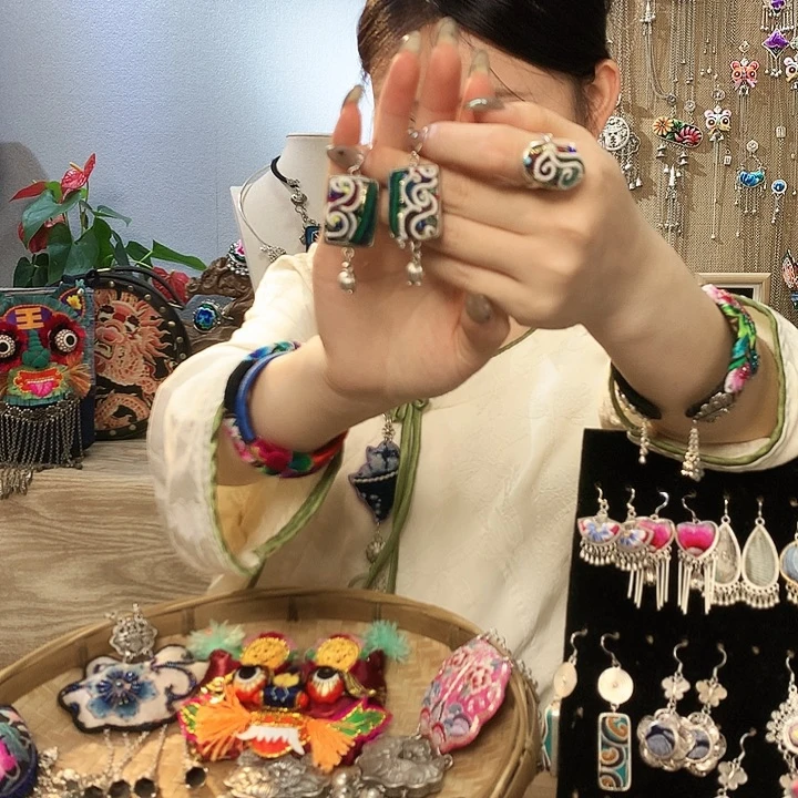 花岗石铁合金耳环