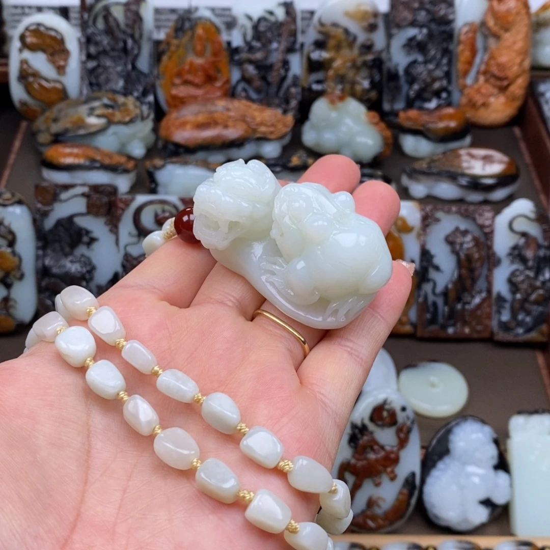 颈饰未镶嵌和田玉