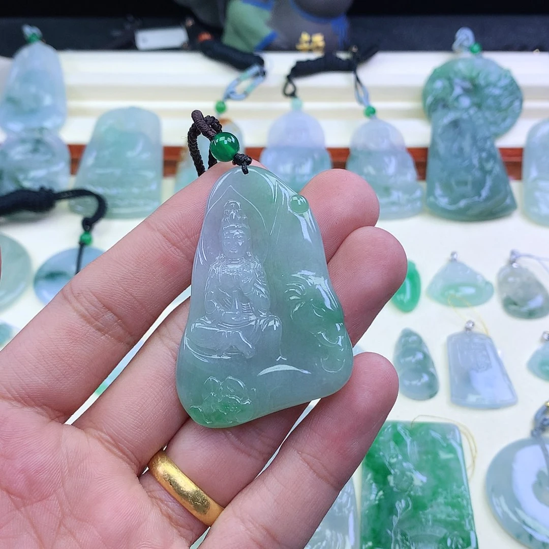 翡翠颈饰未镶嵌吊坠