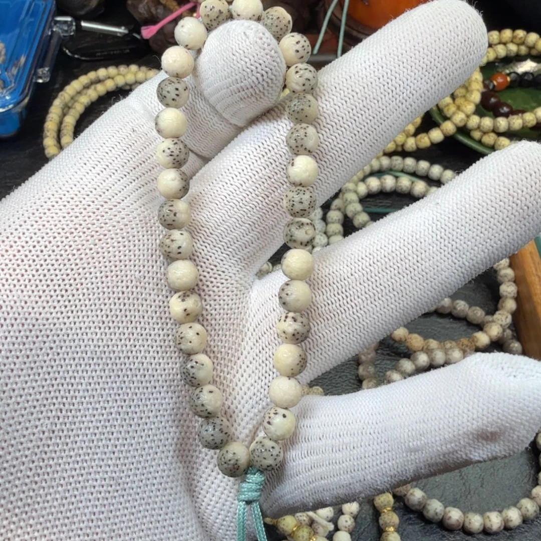 星月菩提手串7改荔枝纹手持。