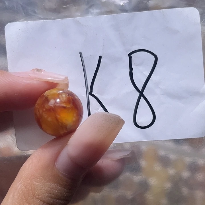 琥珀未镶嵌裸石13.6福利