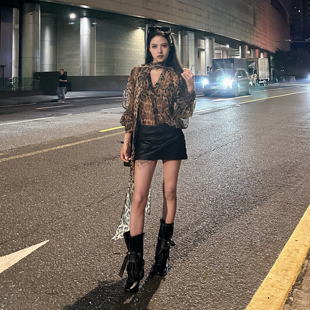 配文胸豹纹印花飘带V领衬衫两件套霸气性感透视长袖宽松小衫衬衣