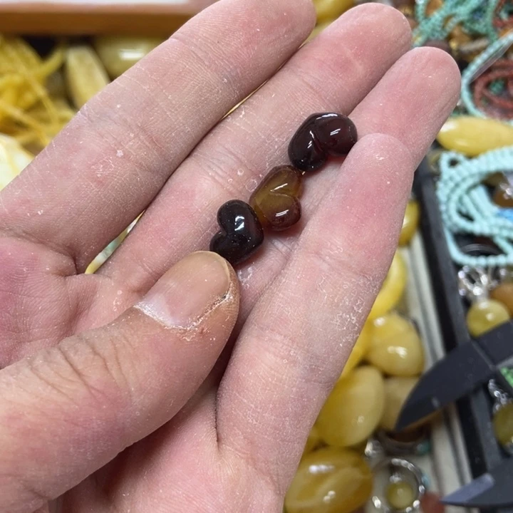 未镶嵌蜜蜡裸石多样性发货其一