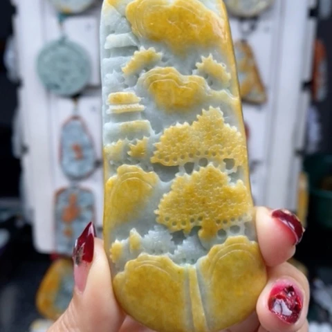 翡翠颈饰未镶嵌翡翠