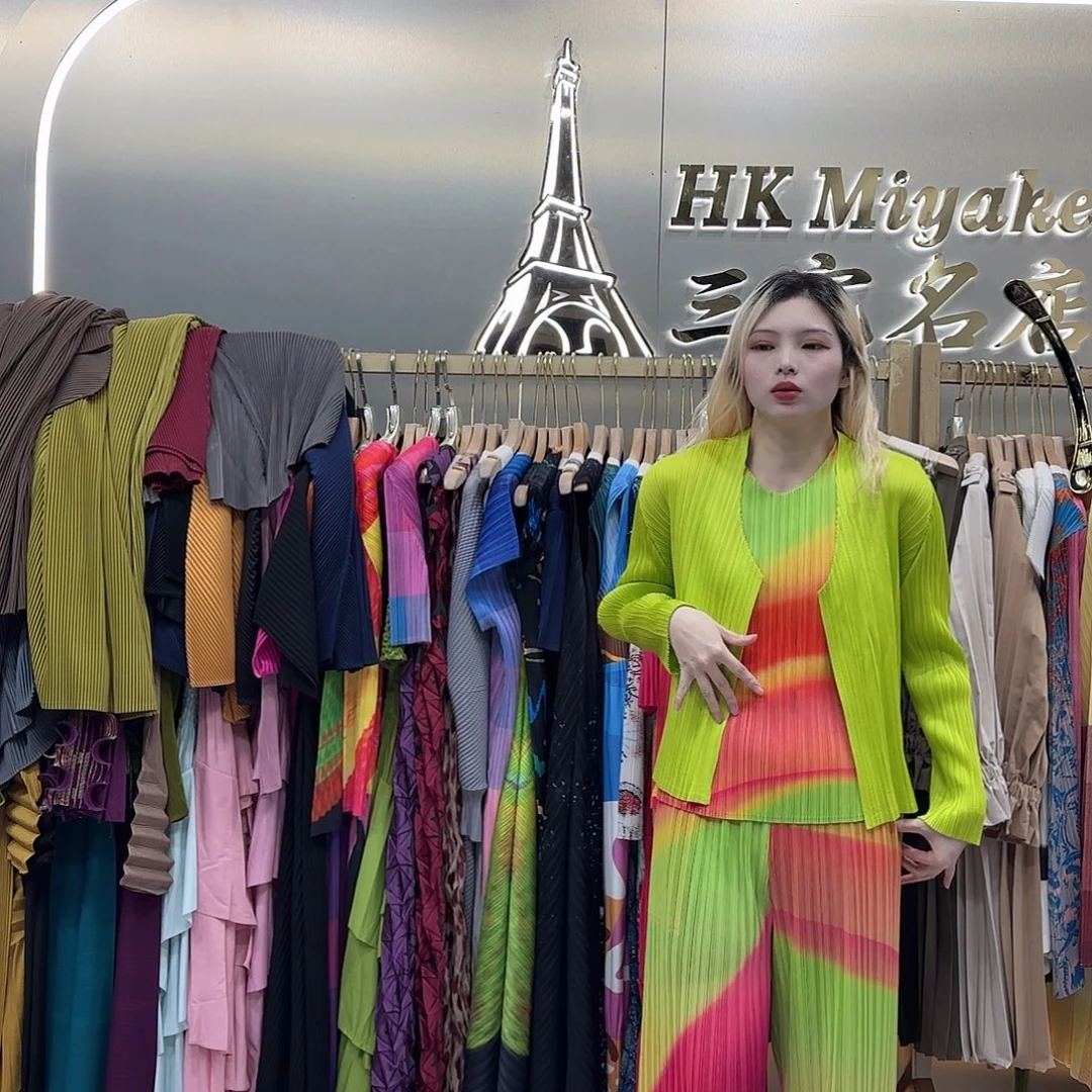 套头荧光绿色外套