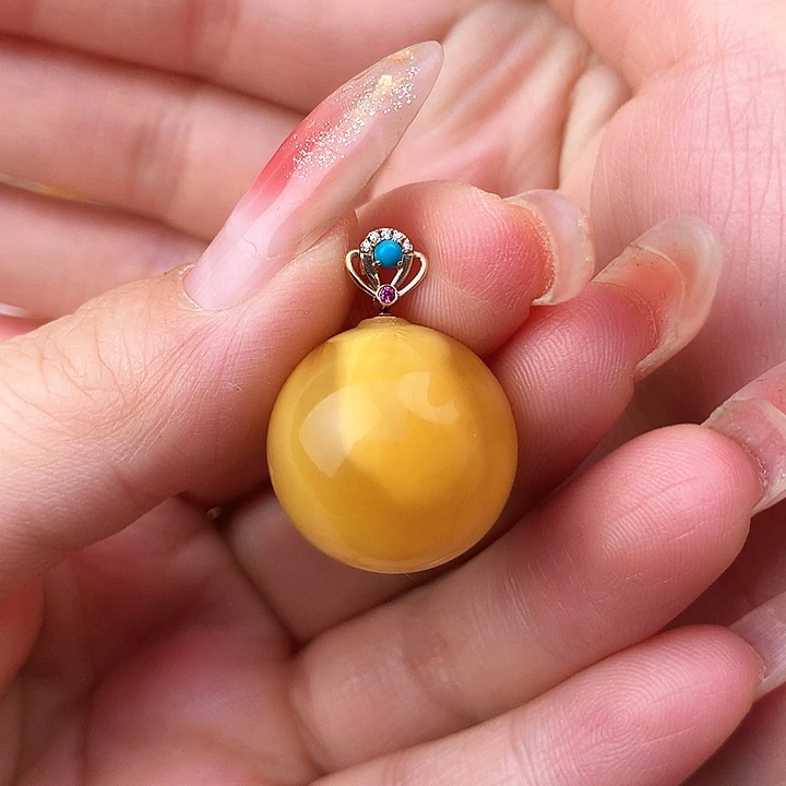 蜜蜡颈饰18K金镶嵌吊坠
