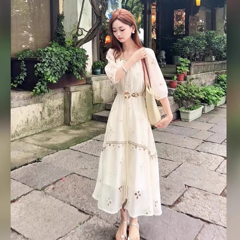 复古法式镂空刺绣连衣裙女2025夏季新款长裙今年流行的爆款裙子潮