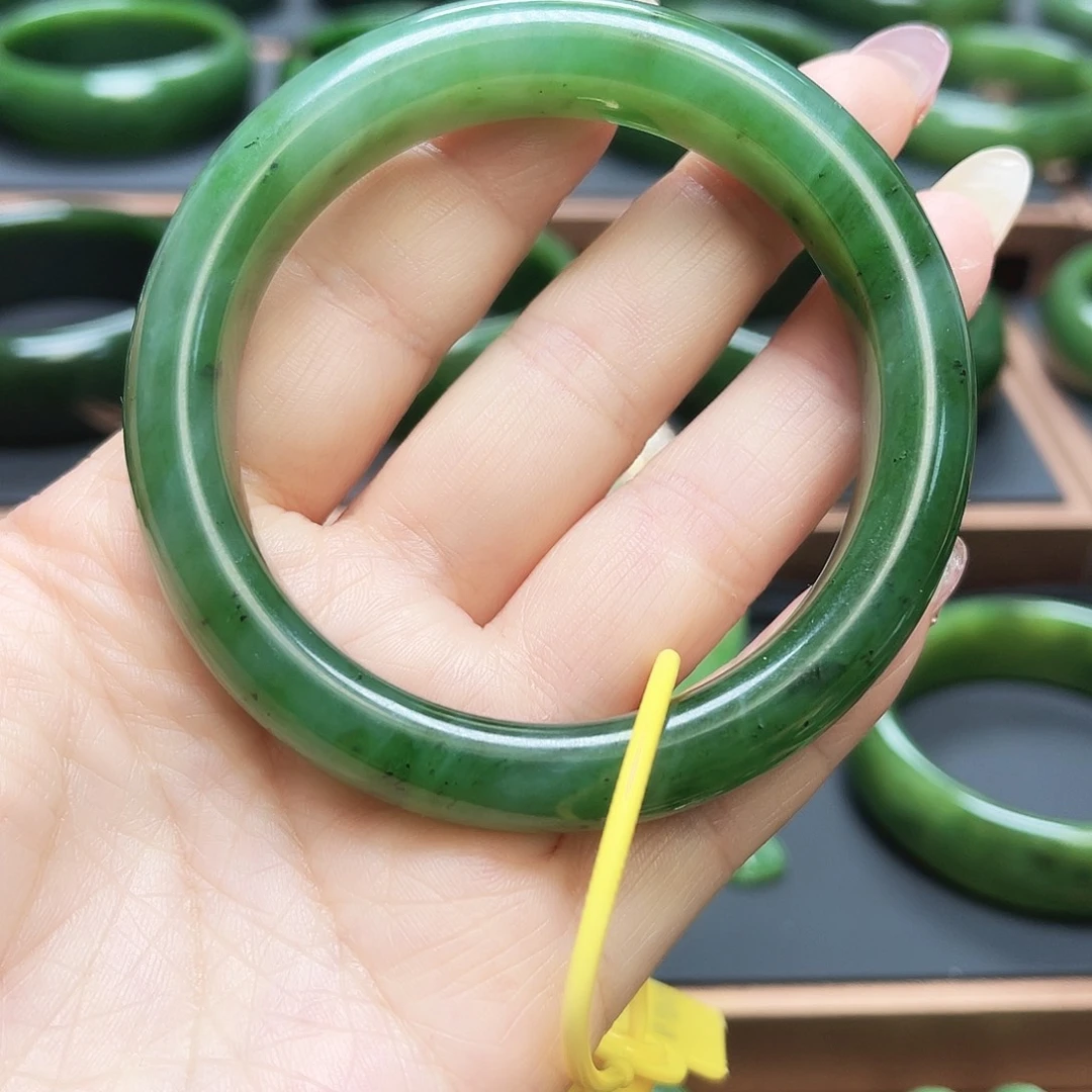 和田玉（碧玉）未镶嵌手镯