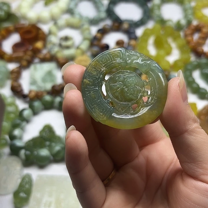 蛇纹石玉未镶嵌吊坠葡****）