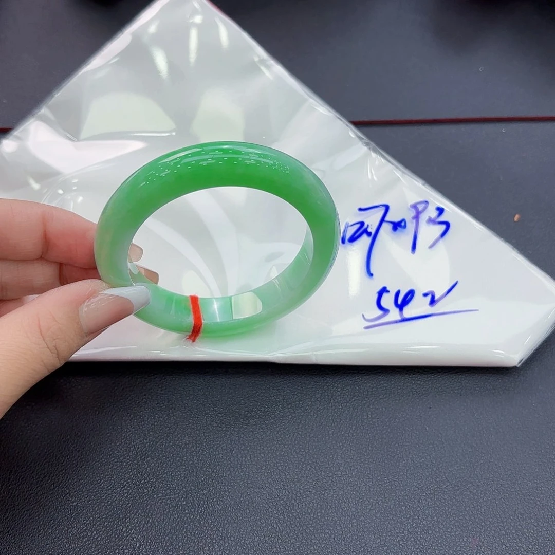 翡翠手镯未镶嵌手镯