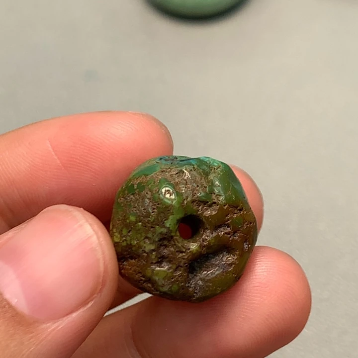 未镶嵌绿松石颈饰
