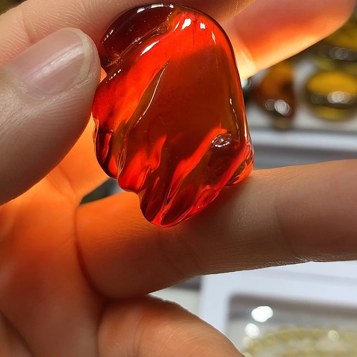 琥珀颈饰未镶嵌血珀随形吊坠