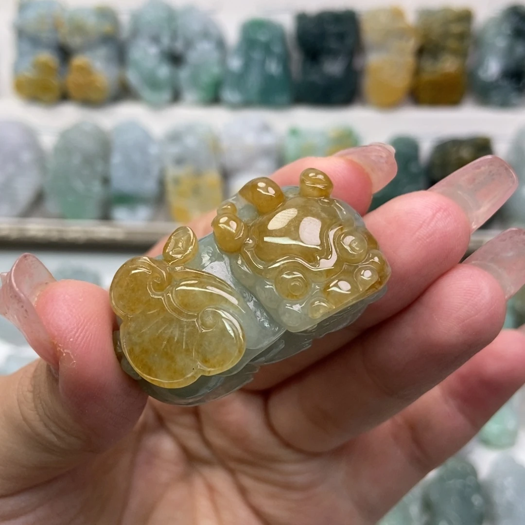 翡翠未镶嵌吊坠(赠链)