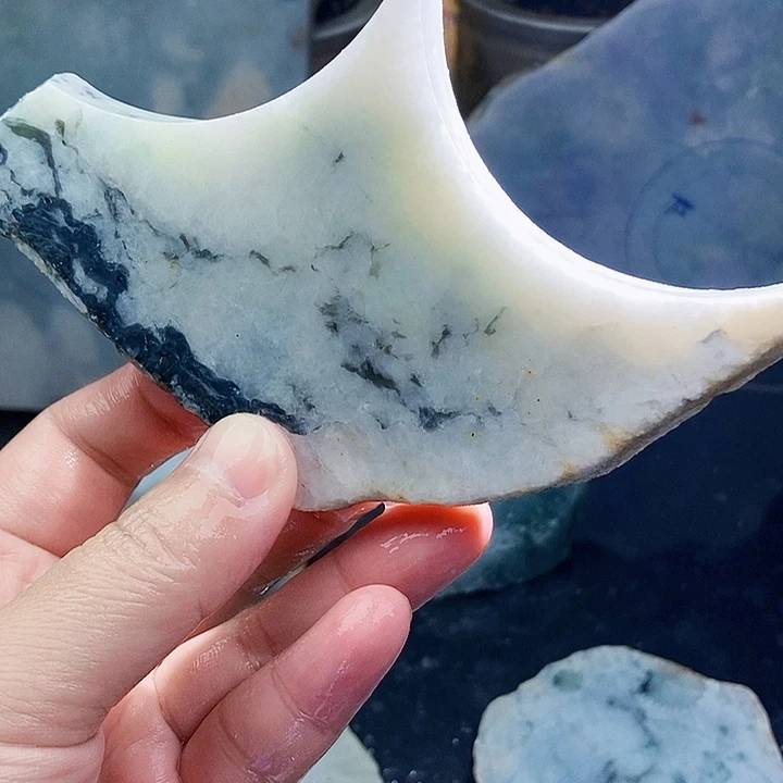 翡翠未镶嵌颈饰毛料65