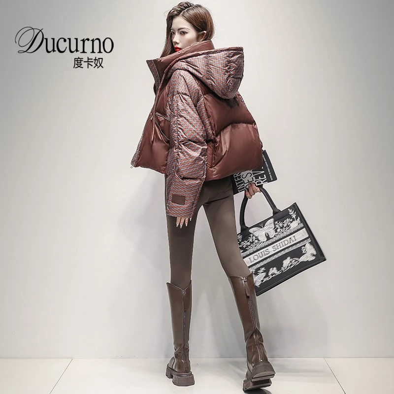 高端连帽小个子短款羽绒服女款冬季2026年新款保暖白鸭绒印花外套