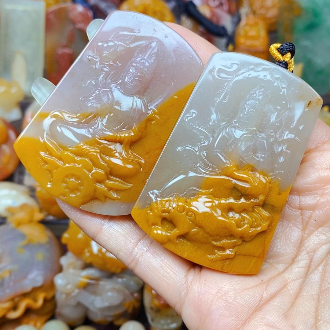 石英质玉（黄龙玉）未镶嵌颈饰