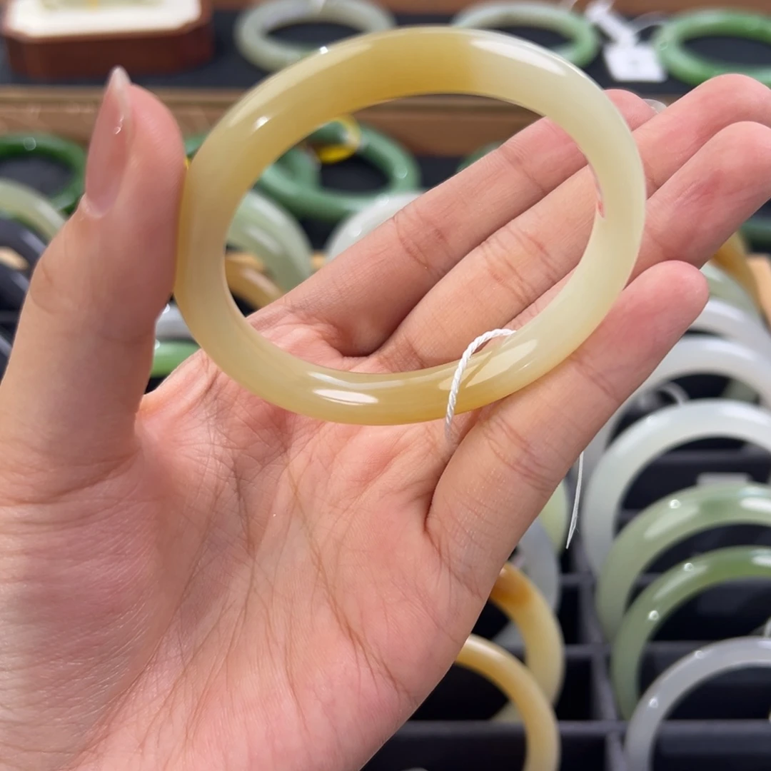 和田玉未镶嵌手镯