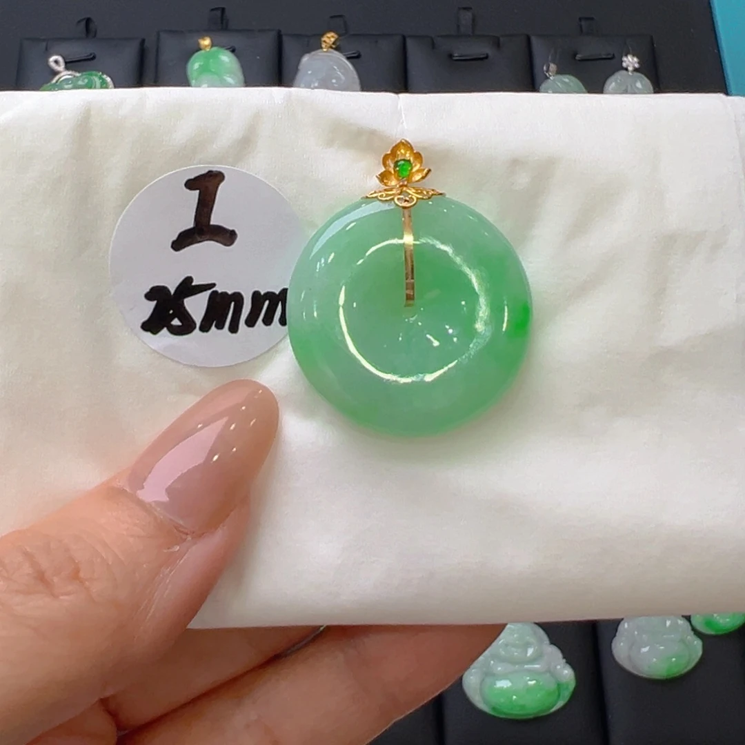 翡翠18K金镶嵌颈饰