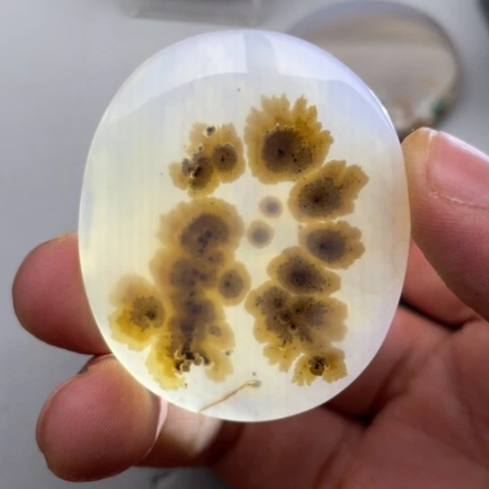 玛瑙/玉髓颈饰未镶嵌孟**；
