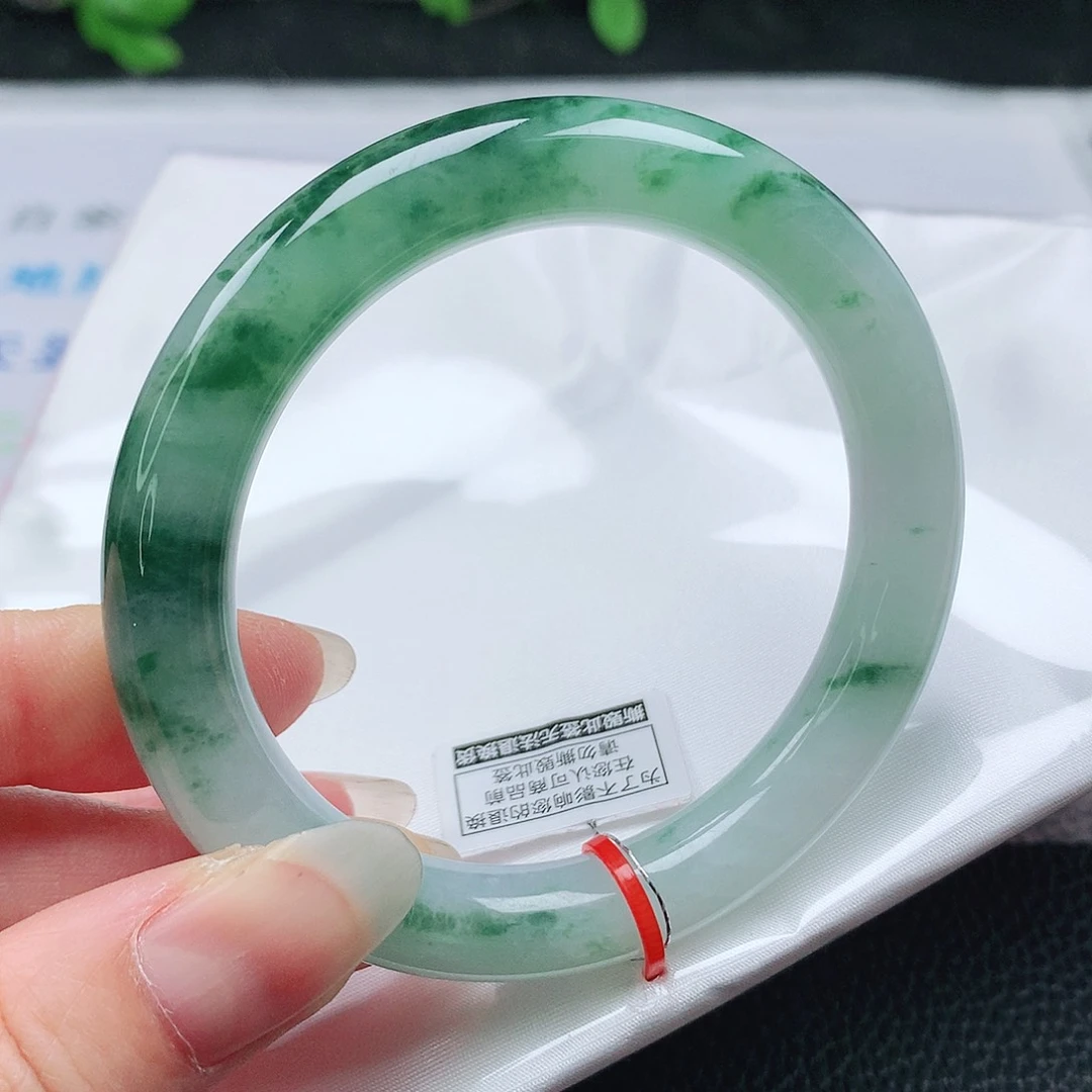 翡翠手镯未镶嵌56圆