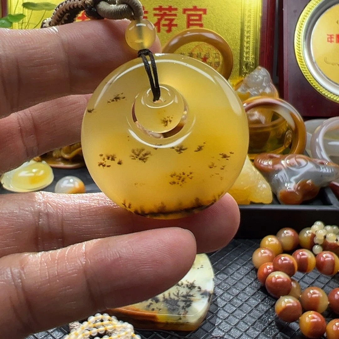 西***灸石英质玉未镶嵌颈饰