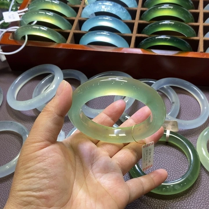 蛇纹石玉未镶嵌手镯56