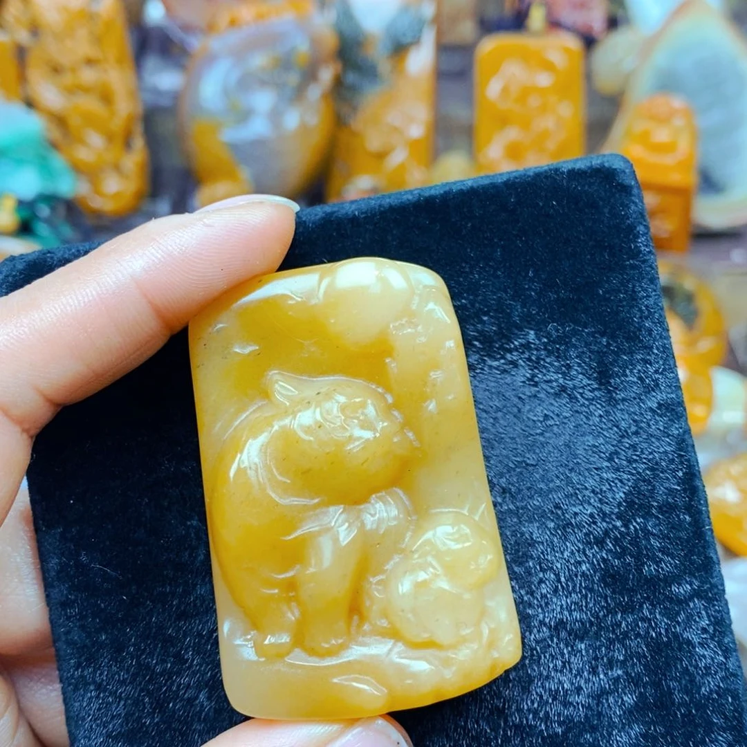 未镶嵌石英质玉（黄龙玉）颈饰