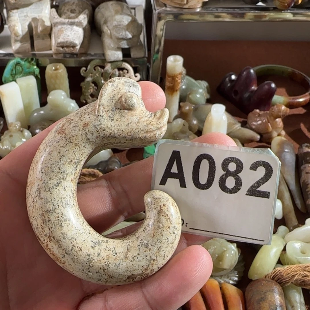 未镶嵌蛇纹石玉颈饰