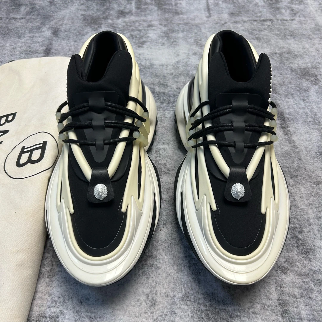 99新 BALMAIN/巴尔曼 配件在 黑白宇宙太空飞船鞋 41码