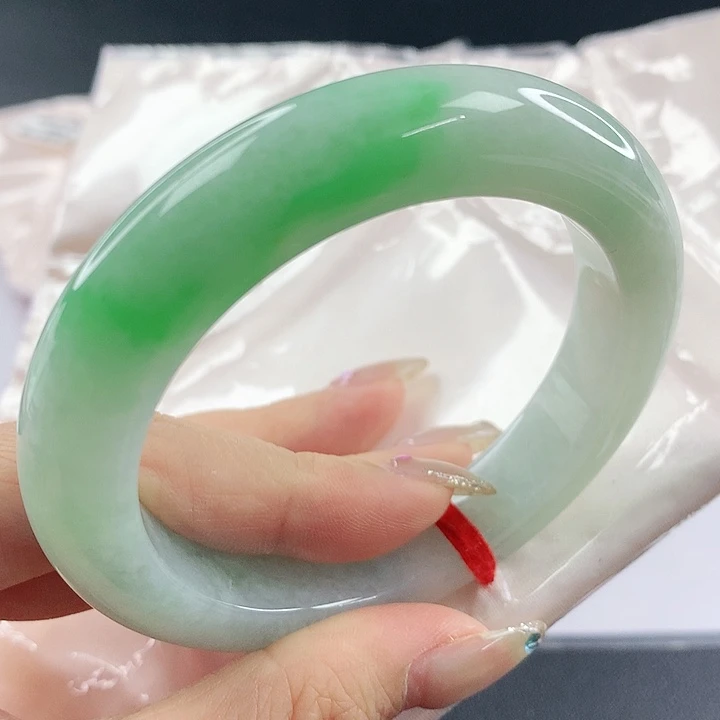 未镶嵌手镯翡翠，818