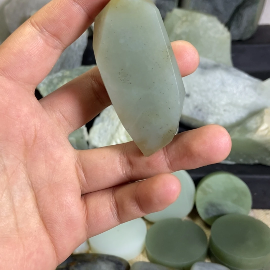 和田玉未镶嵌珠宝半成品