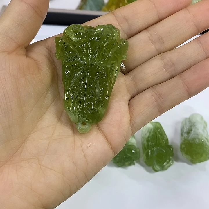 桃***夭蛇纹石玉合金颈饰